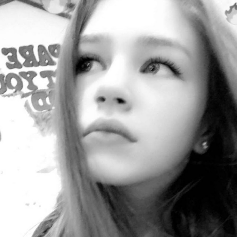 Meet your Posher, Chloe